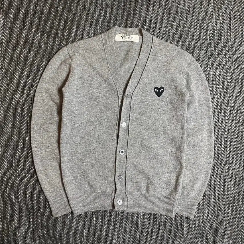 [BUNJANG] Comme des Garçons Play Black Heart Patch Cardigan / 꼼데가르송 플레이 블랙와펜 가디건 M