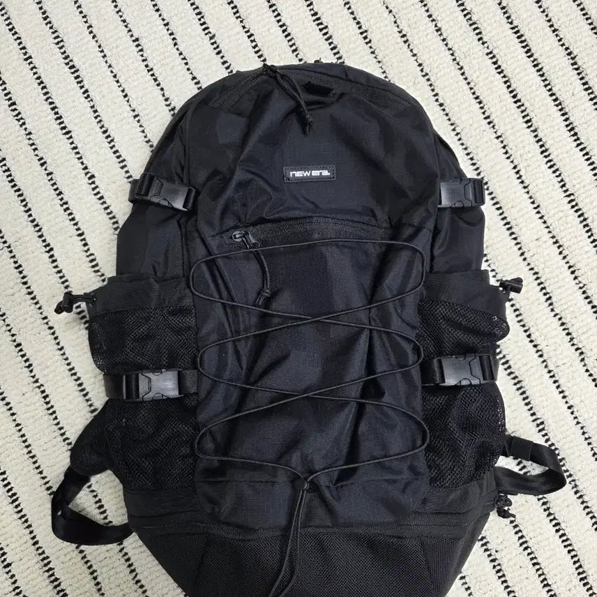 [BUNJANG] New Era Day Backpack 30L / 뉴에라 데이 백팩 블랙 30L