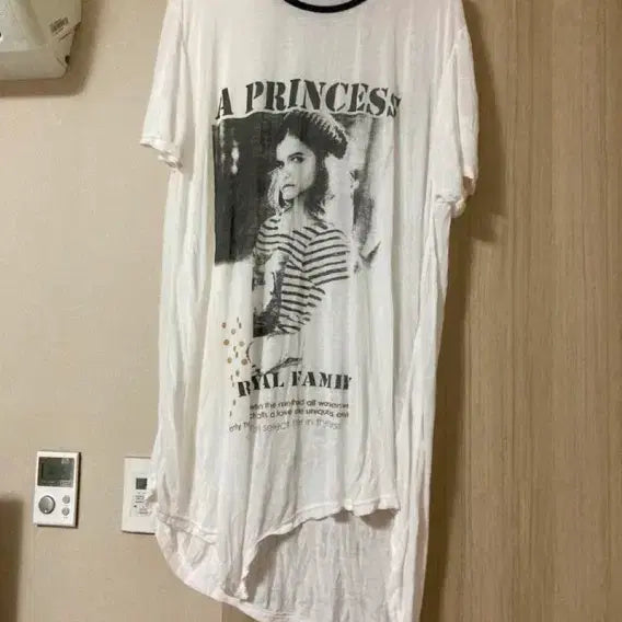 [BUNJANG] White Printing Asymmetric Long T-shirt / 화이트 프린팅 언발란스 롱 티셔츠 Free