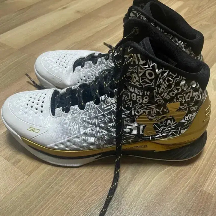 [BUNJANG] Under Armour Curry 1 Black White Sneakers / 언더아머 커리1 블랙화이트 270
