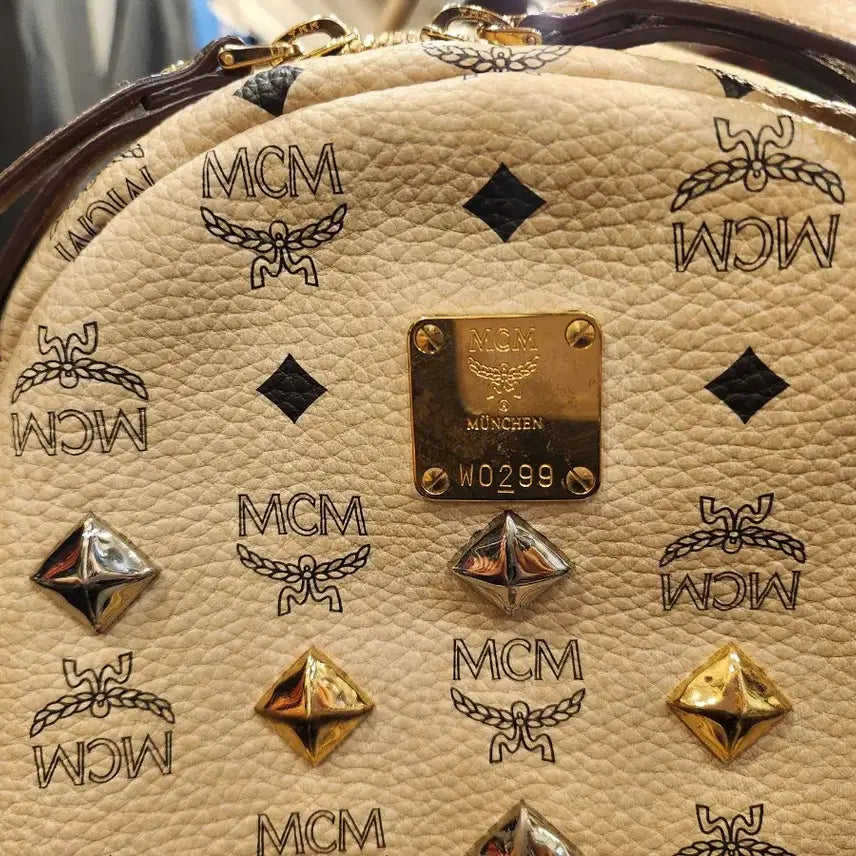 [SOLD OUT] MCM 비세토스 스터드 백팩