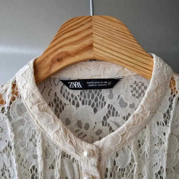 [SOLD OUT] 자라 아이보리 레이스 블라우스
