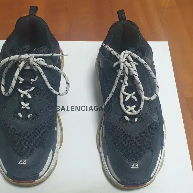 [BUNJANG] Balenciaga Triple S Bred Sneakers Size 44 / 발렌시아가 트리플s 브레드 44