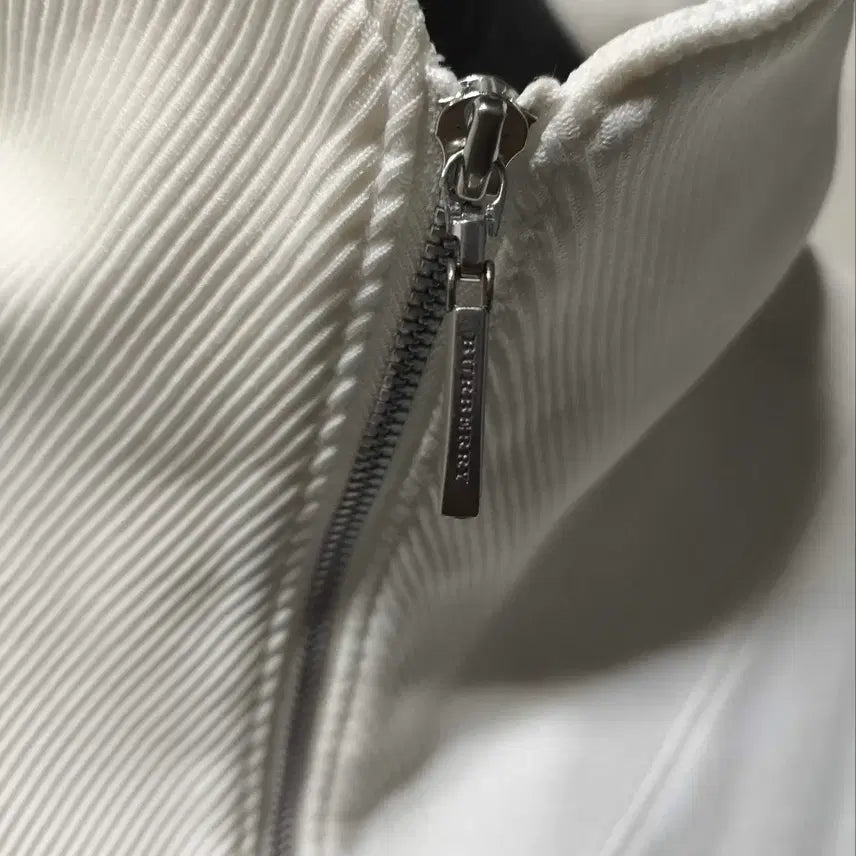 [BUNJANG] Burberry High Neck Half Zip Knit / M 버버리 하이넥 니트 반집업 하프집업