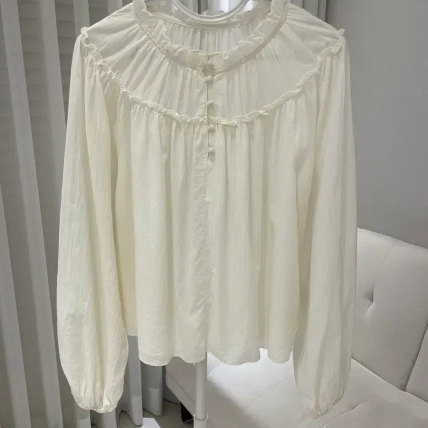 [BUNJANG] Cream Ivory Blouse / 크림아이보리 블라우스