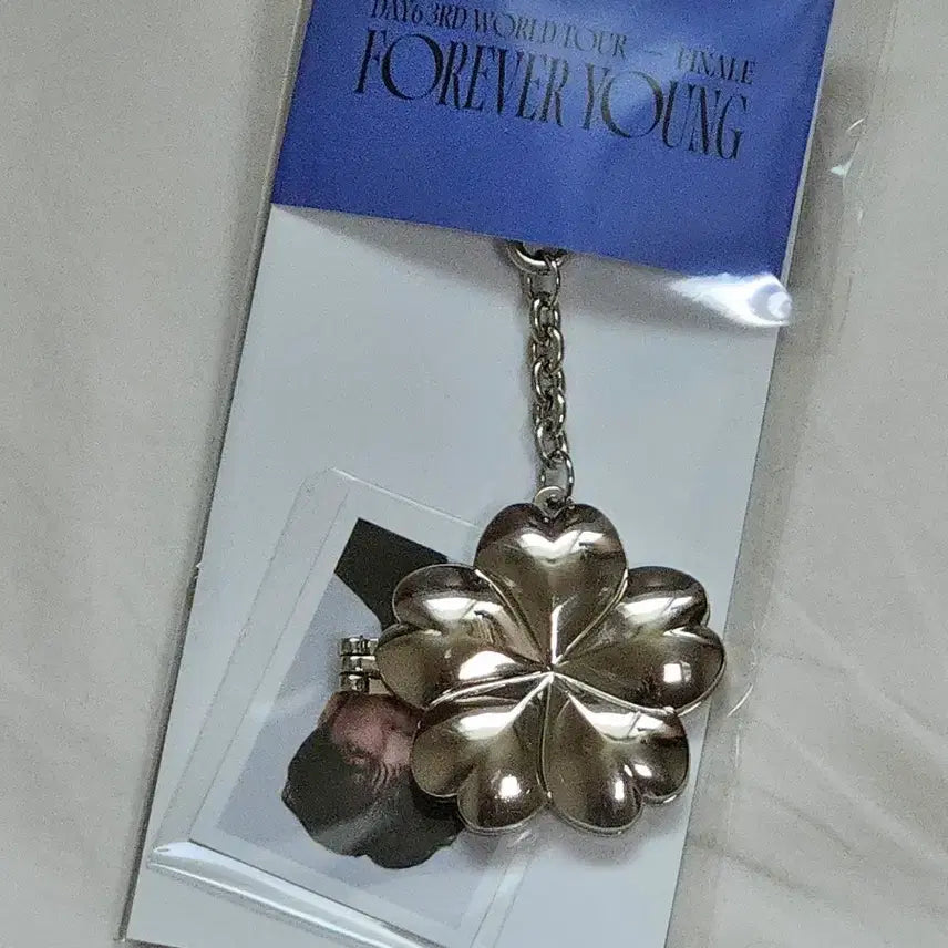 [SOLD OUT] 데이식스 로켓 팬던트(원필)