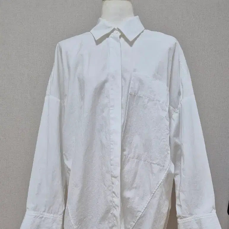 [BUNJANG] DE MOO White Loose Fit Shirt / DE MOO (데무) 화이트 셔츠 / 가오리핏 루즈핏