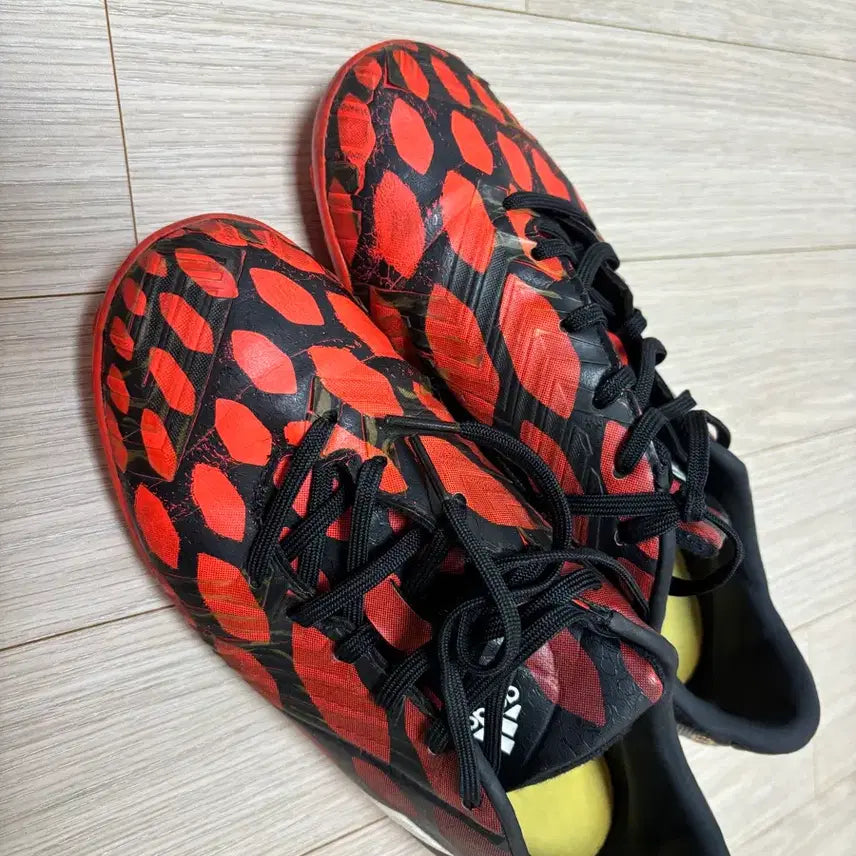 [BUNJANG] Adidas Futsal Shoes - Red &amp; Black, 250mm / 아디다스 풋살화 250