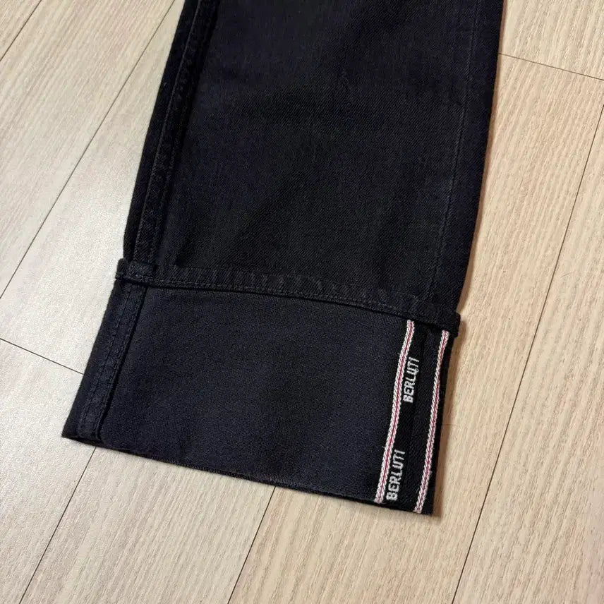 [SOLD OUT] 벨루티 로고 데님 팬츠 청바지 46