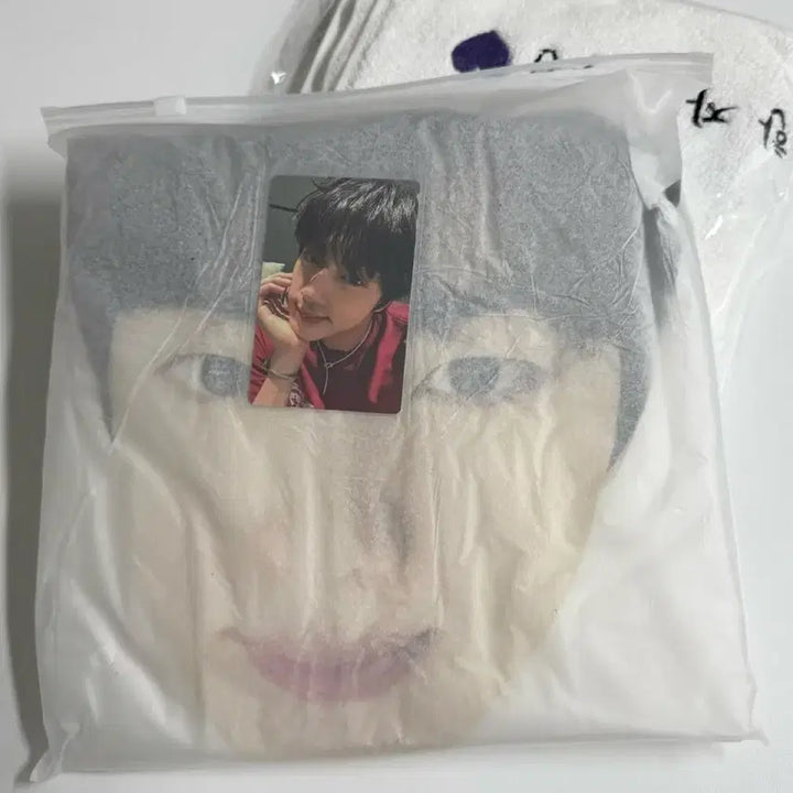 [BUNJANG] BTS Jin Run Seokjin Gift Set (Unsealed) Photocard / [미개봉] 방탄소년단 진 런석진 입장 기프트 특전 우비 수건 포카