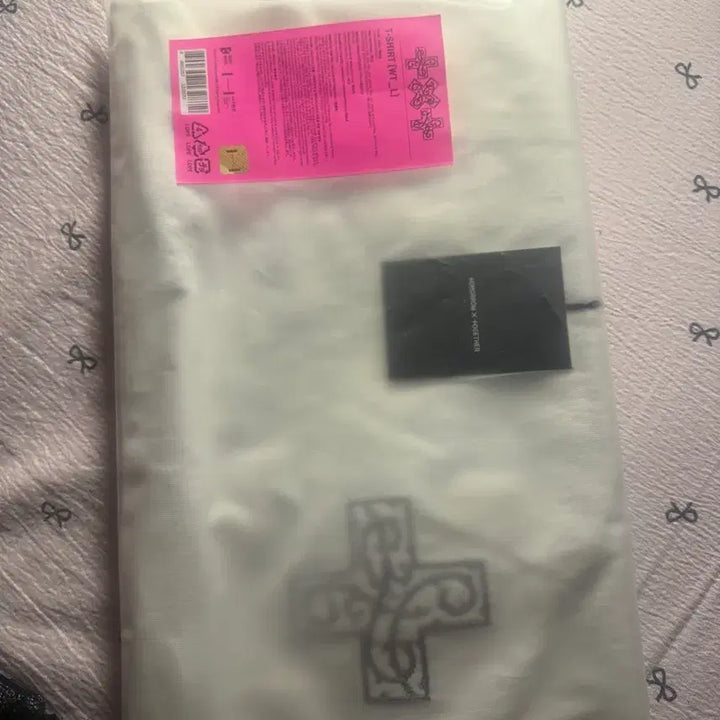 [BUNJANG] TXT Pop-Up Store T-Shirt L Size / 투바투 팝업 티셔츠 L 사이즈 팝업 뿔바투