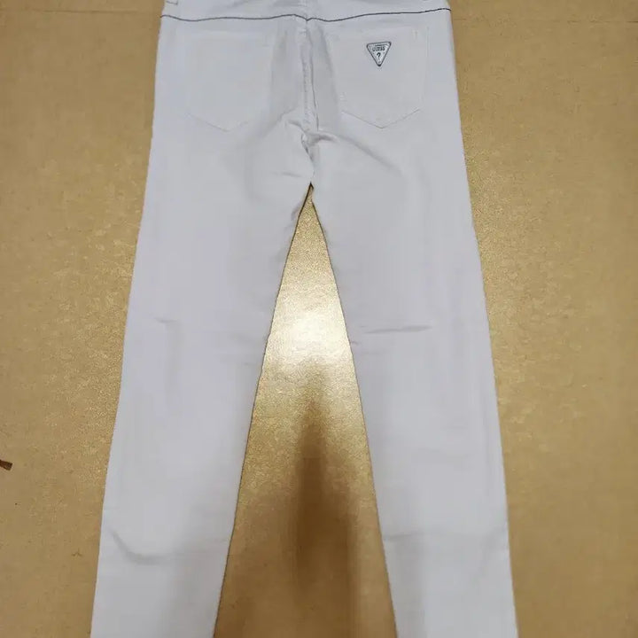[BUNJANG] Guess White Denim Pants (Size 24-25) / 게스 화이트 데님 바지 24~25사이즈