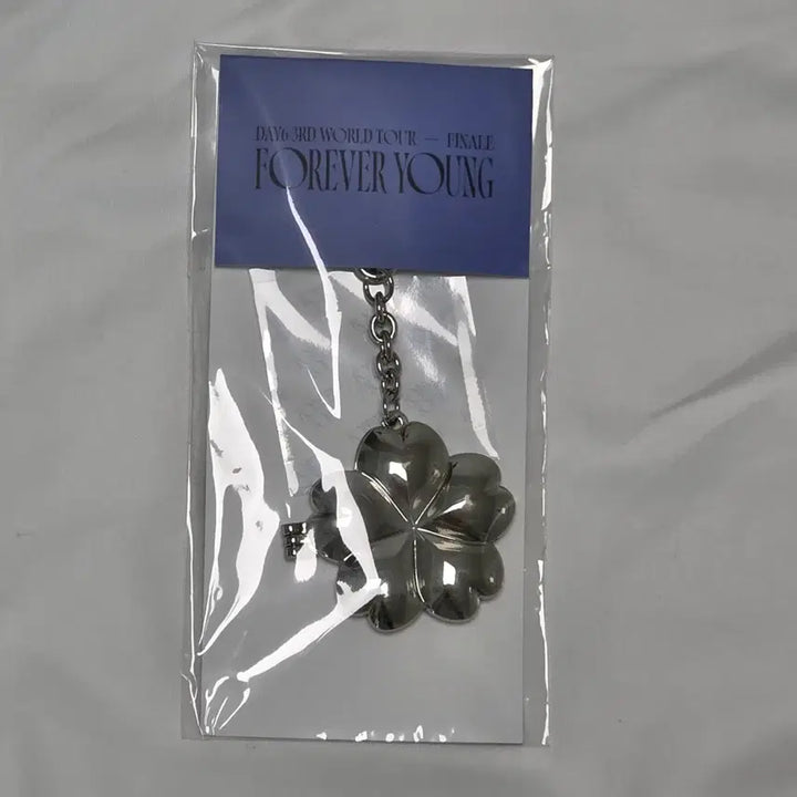 [SOLD OUT] 데이식스 로켓 팬던트 원필 미개봉 양도 (포에버영 피날레 MD)