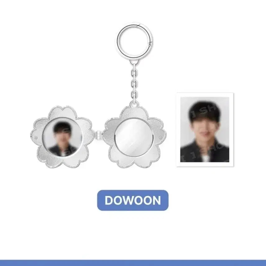 [SOLD OUT] 데이식스 로켓 팬던트 도운 미개봉 양도 (포에버영 피날레 MD)