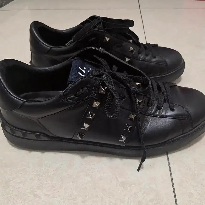 [BUNJANG] Valentino Rockstud Untitled Sneakers Black / 발렌티노 락스터드 언타이틀 블랙