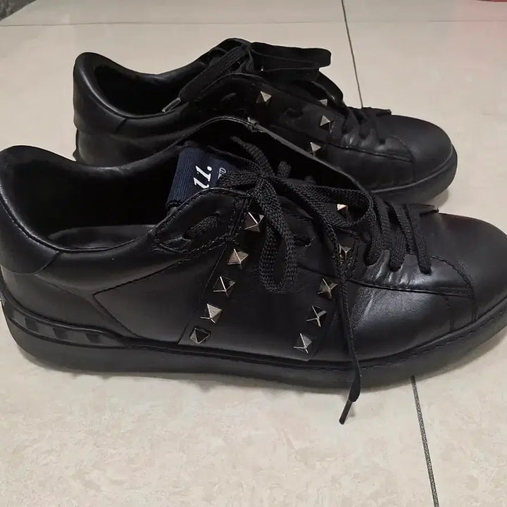 [BUNJANG] Valentino Rockstud Untitled Sneakers Black / 발렌티노 락스터드 언타이틀 블랙