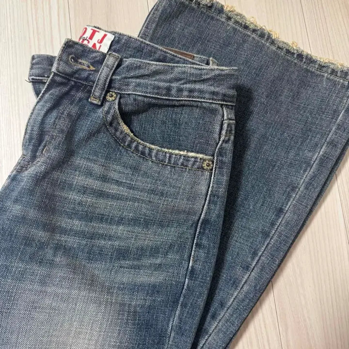 [SOLD OUT] ootj 빈티지 워싱 부츠컷 데님 팬츠