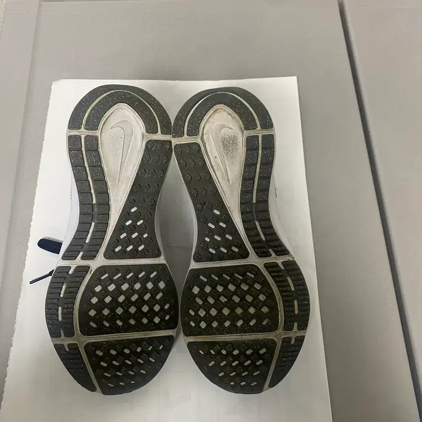 [SOLD OUT] 나이키 스트럭처 운동화 255(남성용)