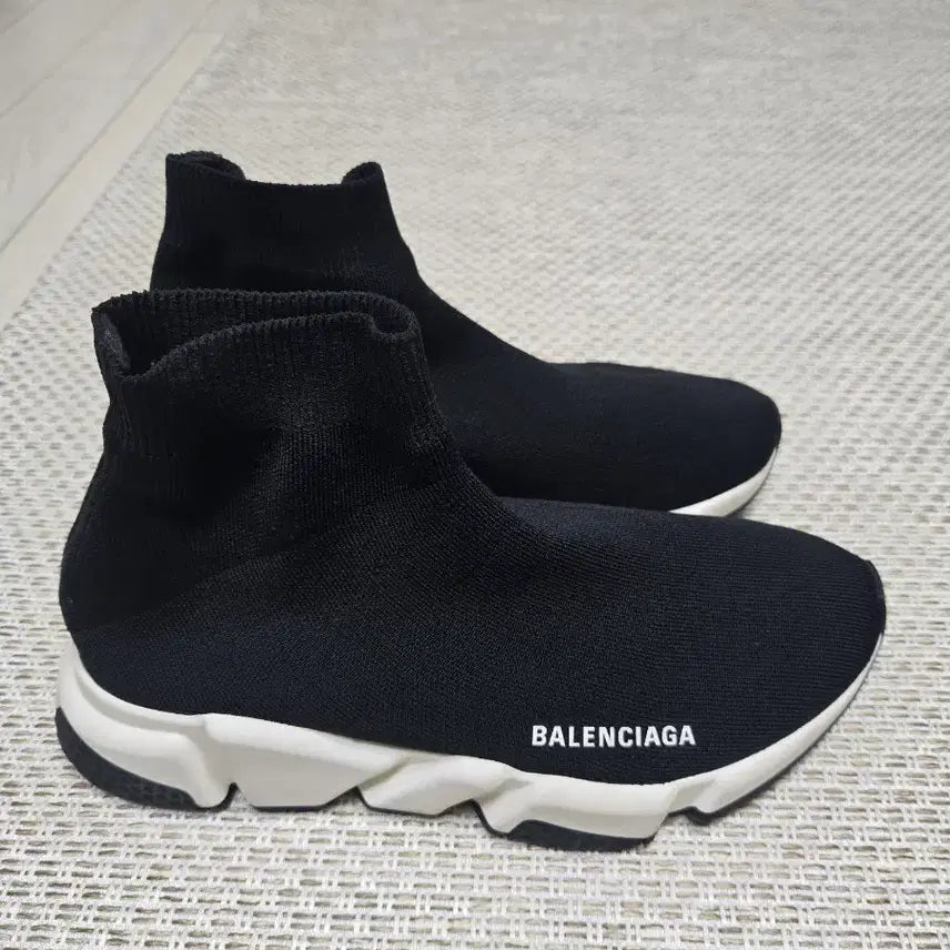 [BUNJANG] Balenciaga Speedrunner Black Sneakers Size 39 / 발렌시아가 스피드러너 블랙 스니커즈 39