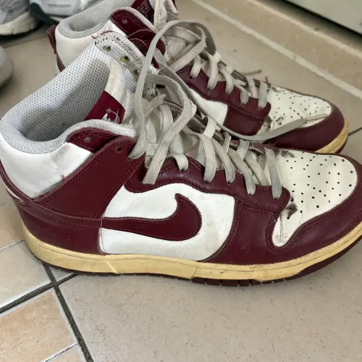 [BUNJANG] Nike Dunk High 240 Sneakers / 나이키 덩크 하이 240