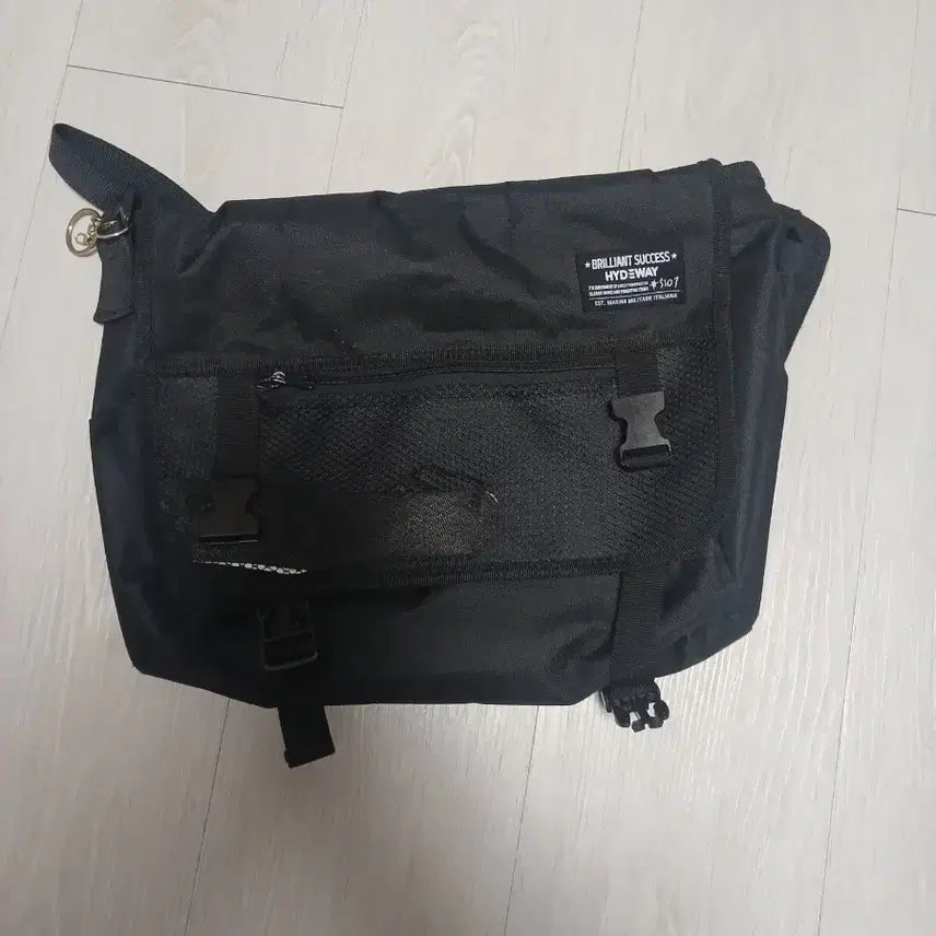 [BUNJANG] HYDEWAY Crossbody Bag / 크로스백