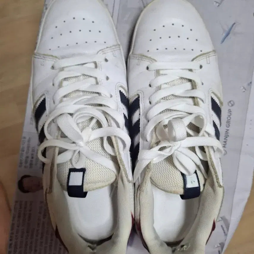 [BUNJANG] Adidas Sneakers 255 - White Navy / 아디다스255 19000원