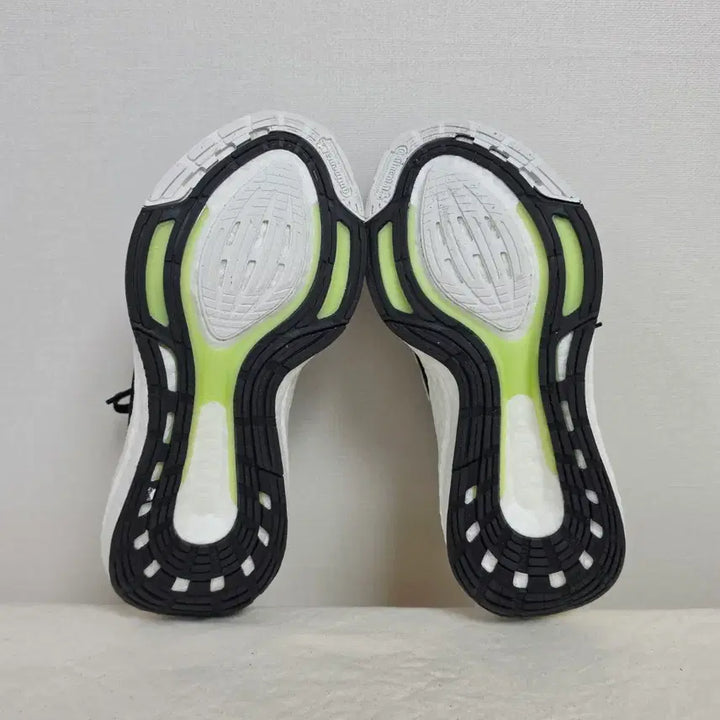 [SOLD OUT] 235아디다스 울트라부스트22  -793