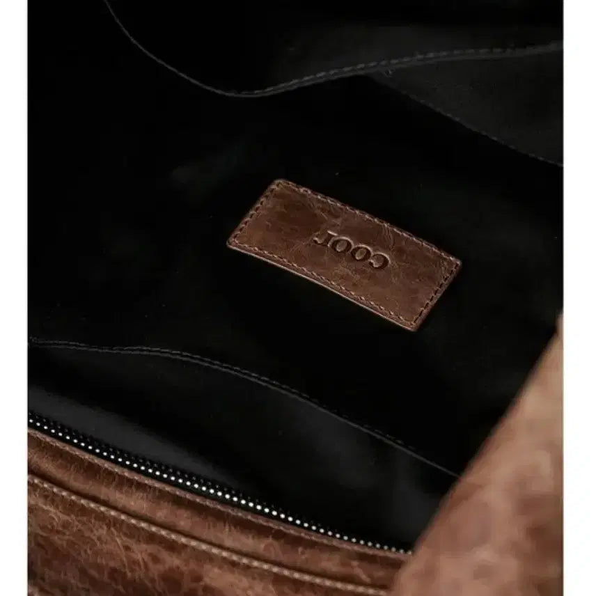 [BUNJANG] coor Half Moon Cross Leather Tote Bag / [1회 착용] coor쿠어 하프 문 크로스 레더 토트백_원가 19.5만원