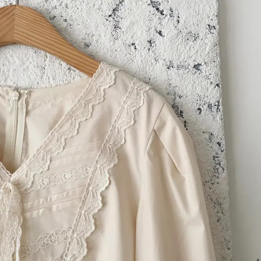 [BUNJANG] Byssiny Melio Blouse (Cream) / 바이씨니 멜리오 블라우스(크림)