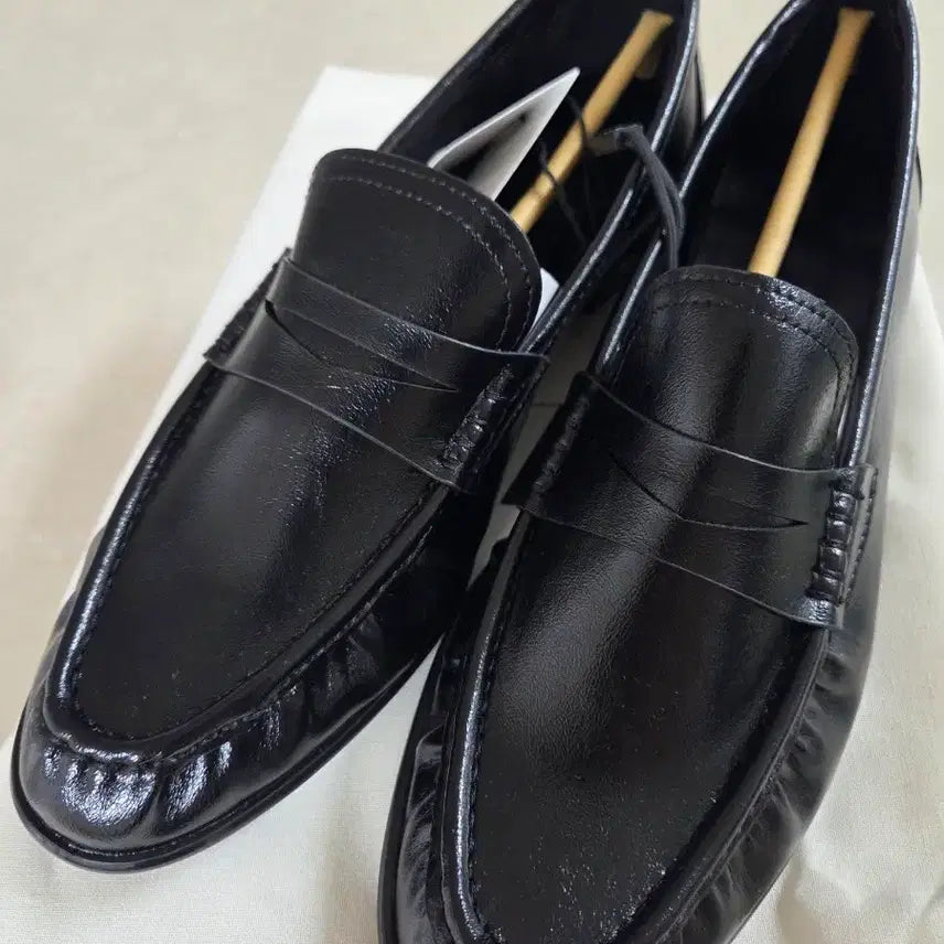 [SOLD OUT] 사이즈41) 자라 소프트 셔링 로퍼 Zara 로퍼 더로우맛 김나영 로퍼