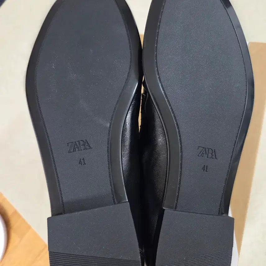 [SOLD OUT] 사이즈41) 자라 소프트 셔링 로퍼 Zara 로퍼 더로우맛 김나영 로퍼