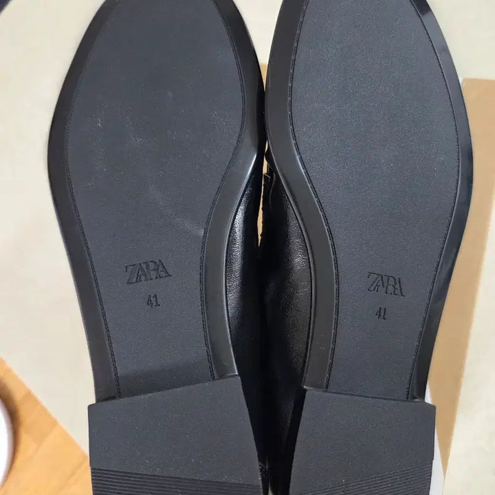 [SOLD OUT] 사이즈41) 자라 소프트 셔링 로퍼 Zara 로퍼 더로우맛 김나영 로퍼