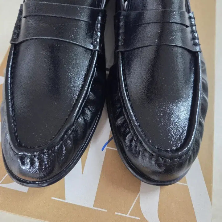 [SOLD OUT] 사이즈41) 자라 소프트 셔링 로퍼 Zara 로퍼 더로우맛 김나영 로퍼