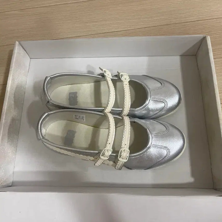 [BUNJANG] Onitsuka Tiger Mary Jane Silver Shoes / 오니츠카 메리제인 실버
