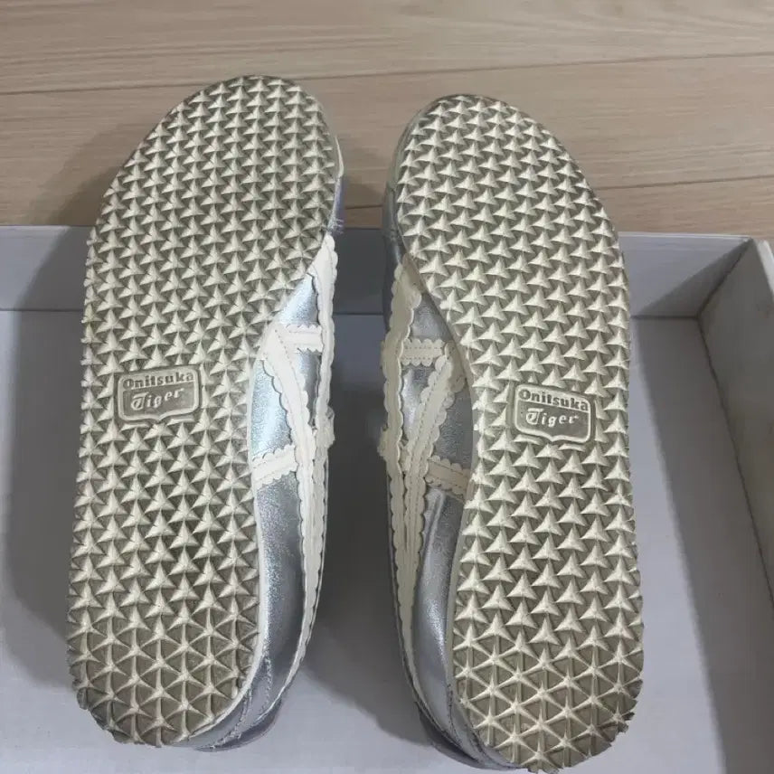 [BUNJANG] Onitsuka Tiger Mary Jane Silver Shoes / 오니츠카 메리제인 실버