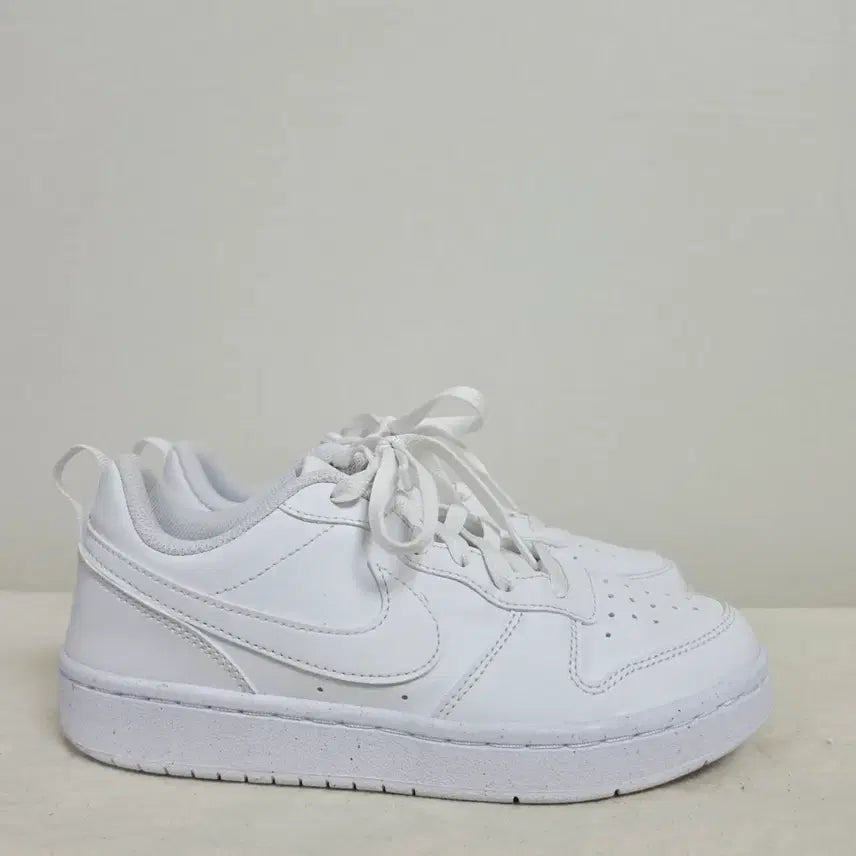 [SOLD OUT] :235나이키 코트 버로우 화이트 -796