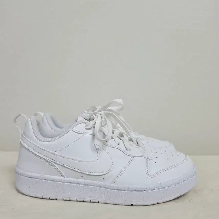 [SOLD OUT] :235나이키 코트 버로우 화이트 -796