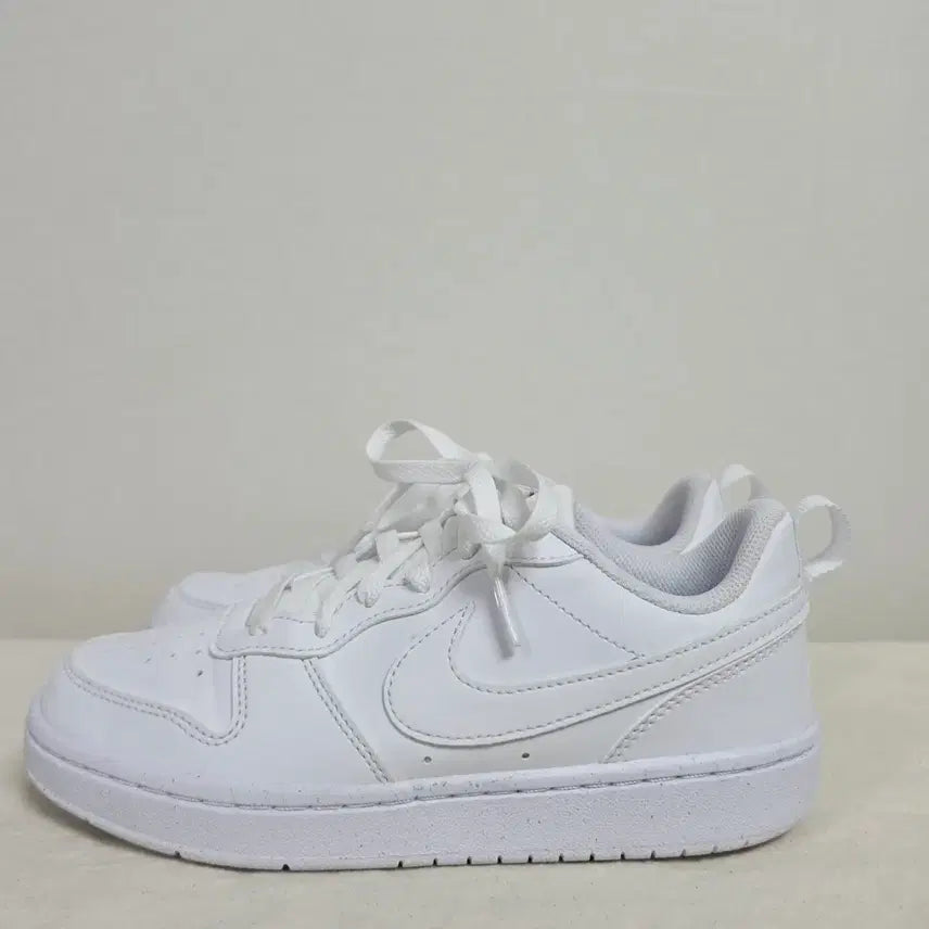 [SOLD OUT] :235나이키 코트 버로우 화이트 -796