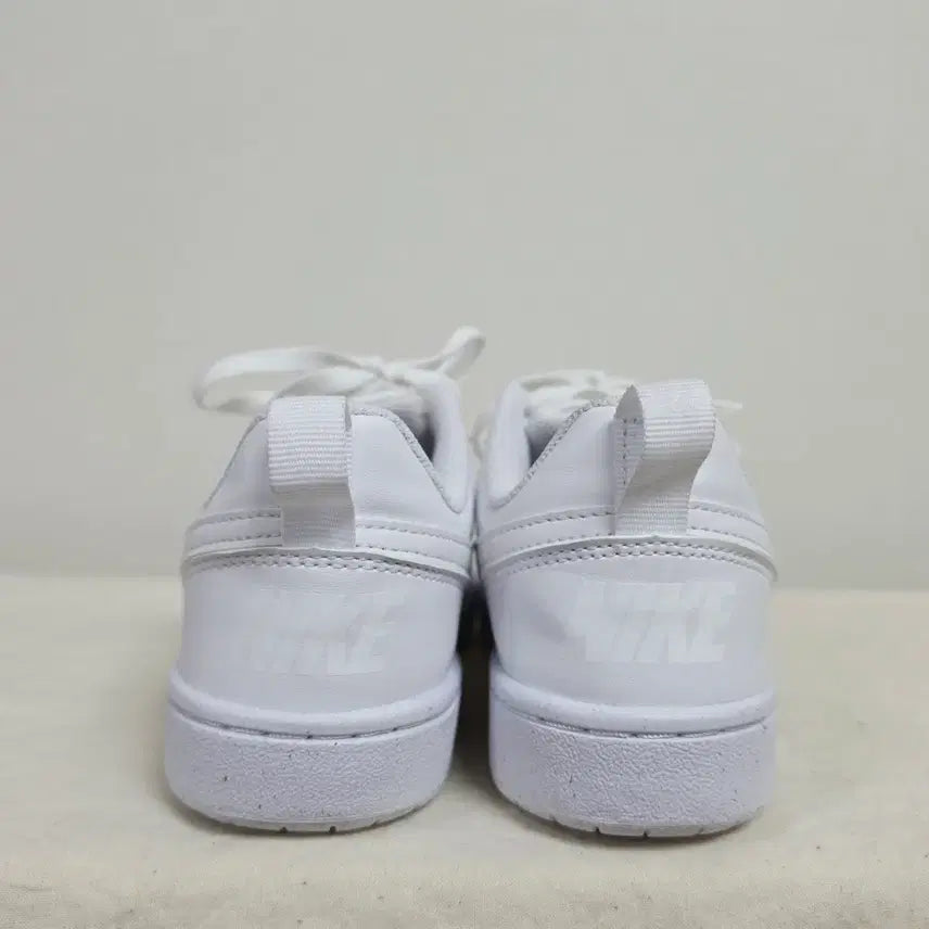 [SOLD OUT] :235나이키 코트 버로우 화이트 -796