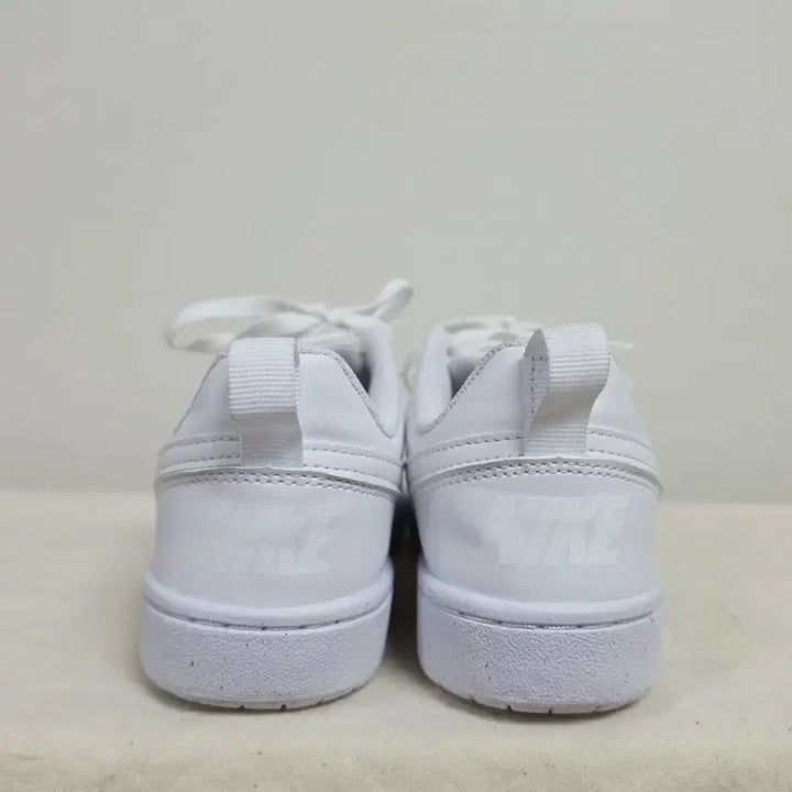 [SOLD OUT] :235나이키 코트 버로우 화이트 -796