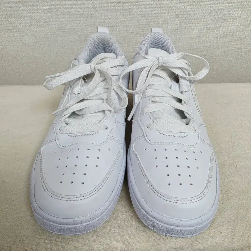 [SOLD OUT] :235나이키 코트 버로우 화이트 -796