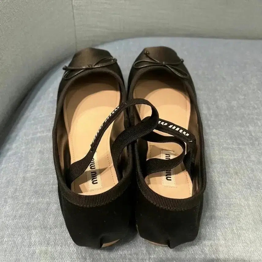 [BUNJANG] Miu Miu Black Flat Shoes (Size 36) / 미우미우 블랙 플랫슈즈 36 사이즈