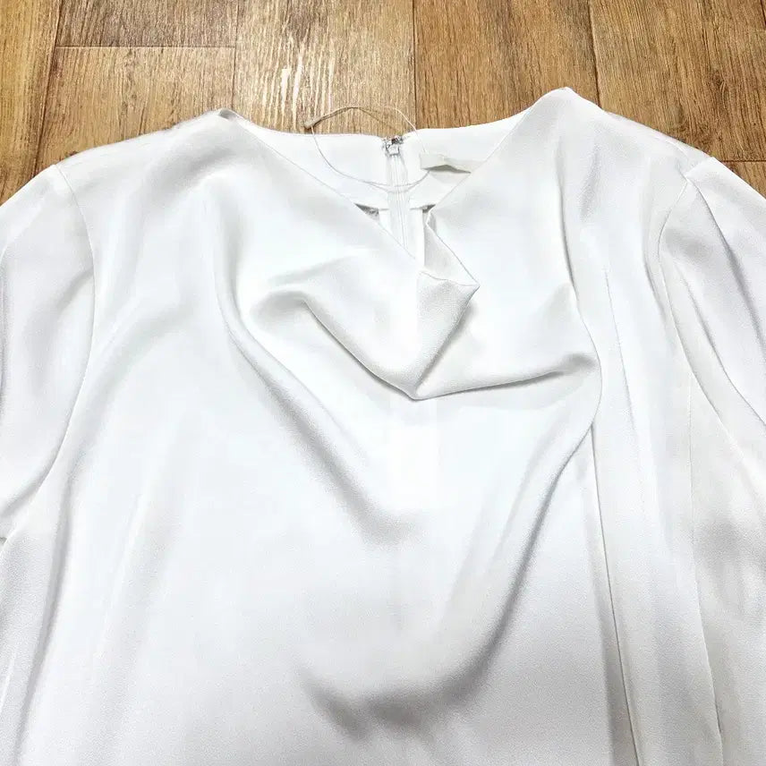 [BUNJANG] MOMBBE Drape Blouse (55-66) New / 몸빼(MOMBBE) 드레이프 블라우스 55-66 새상품