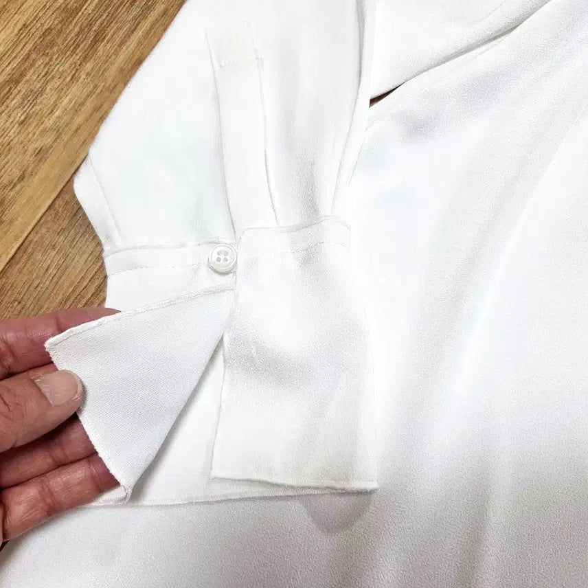 [BUNJANG] MOMBBE Drape Blouse (55-66) New / 몸빼(MOMBBE) 드레이프 블라우스 55-66 새상품