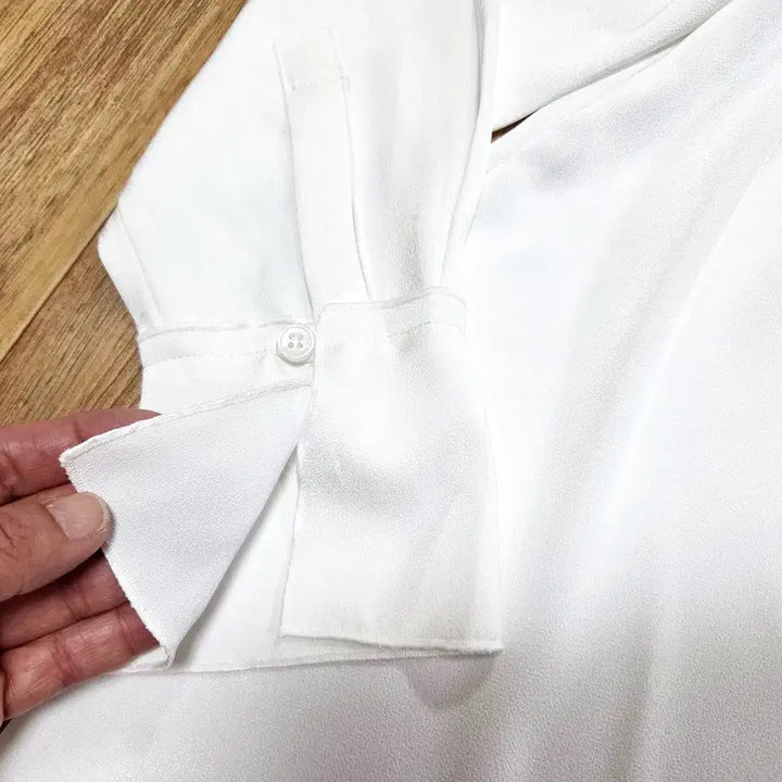 [BUNJANG] MOMBBE Drape Blouse (55-66) New / 몸빼(MOMBBE) 드레이프 블라우스 55-66 새상품