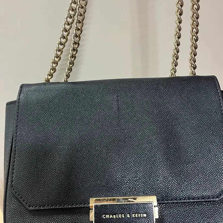 [BUNJANG] Charles &amp; Keith Black Chain Shoulder Bag / 찰스앤키스 블랙 체인 가방