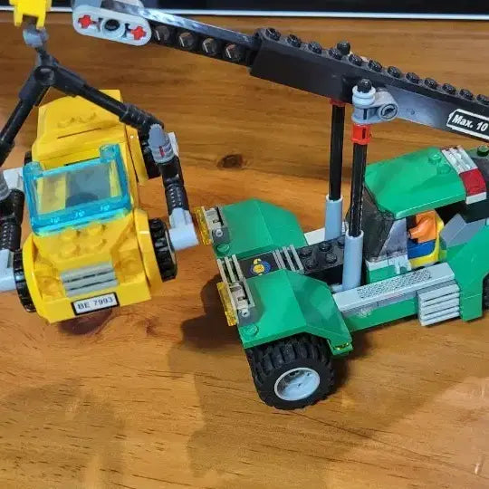 [BUNJANG] LEGO City Container Ship and Forklift Set / 레고시티 컨테이너선 지게차