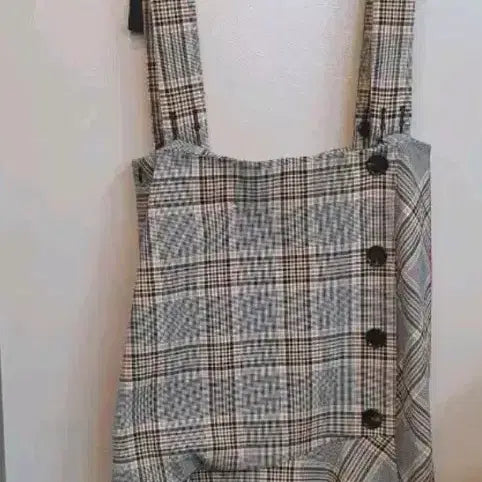 [BUNJANG] Lucky Chouette Check Flare Overall Skirt Size 38 / 럭키슈에뜨 체크 플레어 멜빵치마 38사이즈입니다. 독특한 플레어 디자인이