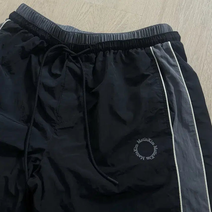 [BUNJANG] Matinkim Side Typing Track Pants Black / 마뗑킴 사이드 타이핑 트랙 팬츠 블랙