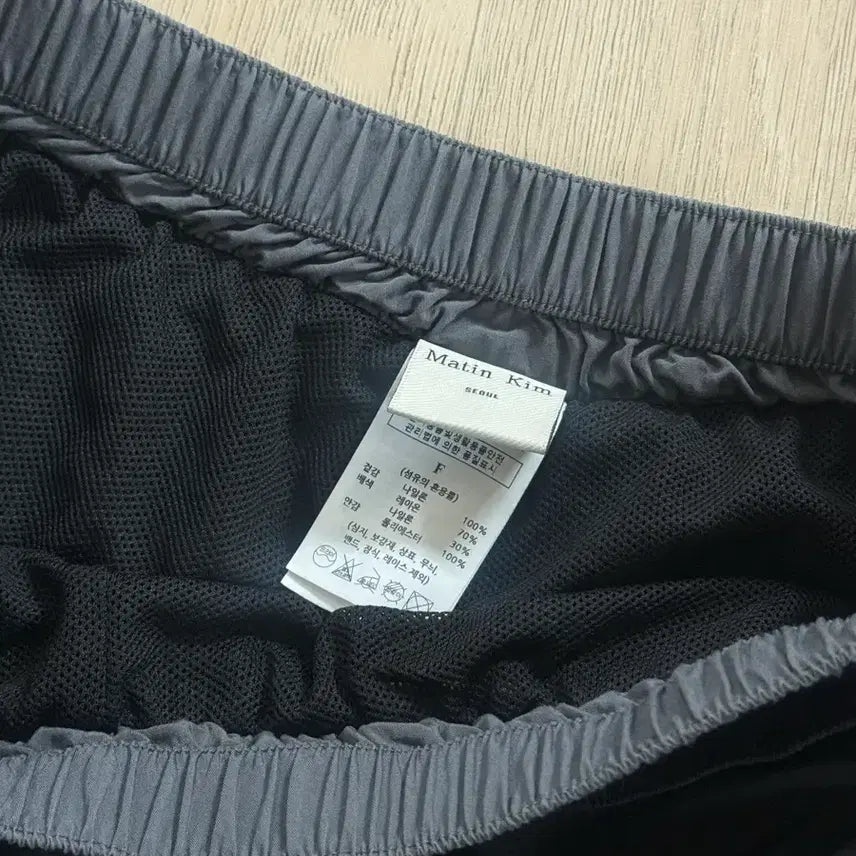 [BUNJANG] Matinkim Side Typing Track Pants Black / 마뗑킴 사이드 타이핑 트랙 팬츠 블랙